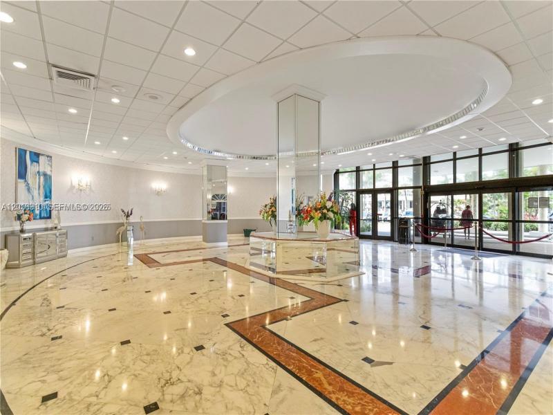 Condo for sale at Hallmark of Hollywood 1114
