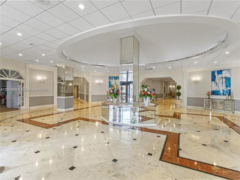 Condo for sale at Hallmark of Hollywood 1114
