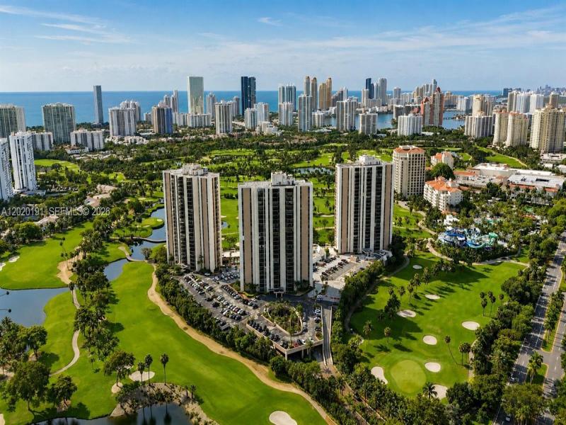 Comprar apartamento no Coronado I 1126