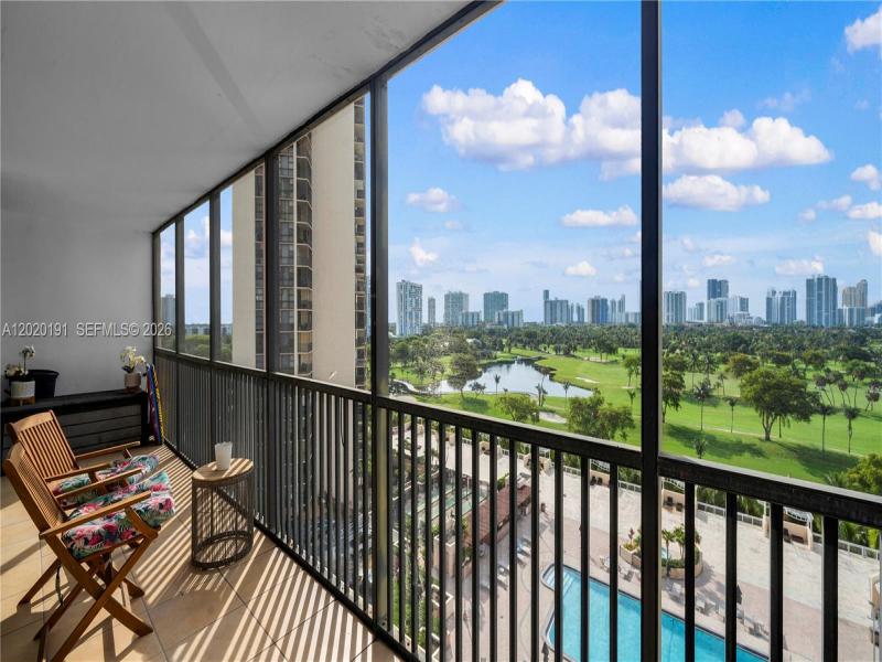 Comprar apartamento no Coronado I 1126