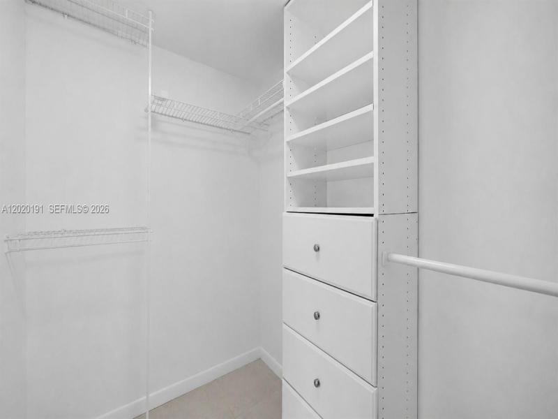 Comprar apartamento no Coronado I 1126