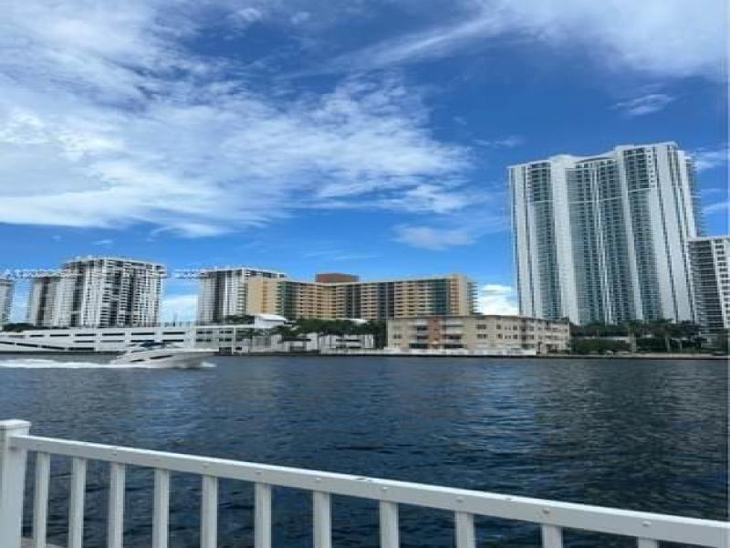 Condo for sale at Oceanview Park 406