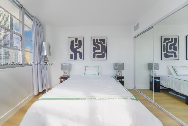 Aluguel de apartamento no Four Ambassadors 1962