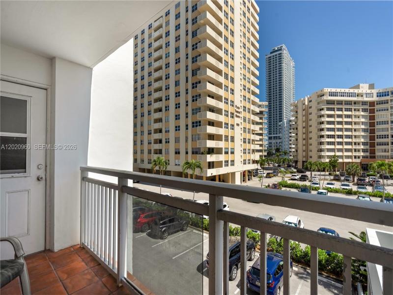Condo for sale at Plaza Towers South 305