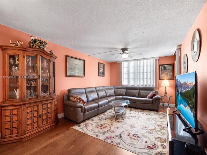 Condo for sale at Plaza Towers South 305