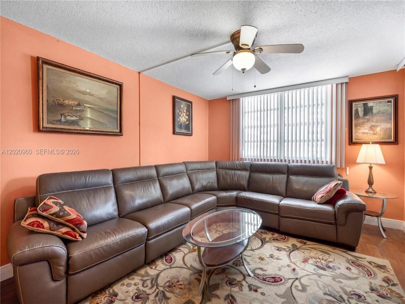 Condo for sale at Plaza Towers South 305