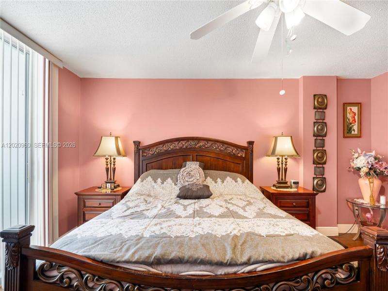 Condo for sale at Plaza Towers South 305