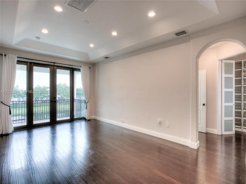 Property photo # 8