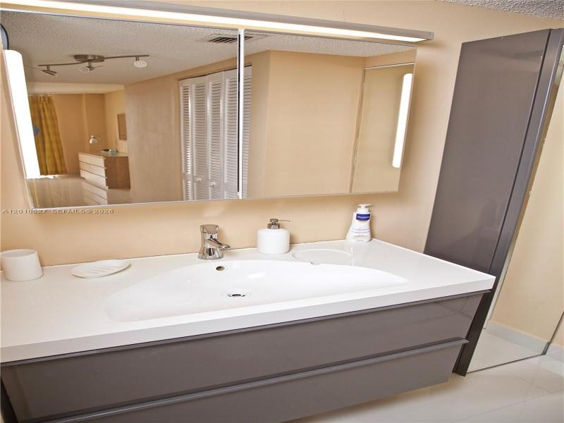 Apartment for rent at Winston Towers 1107