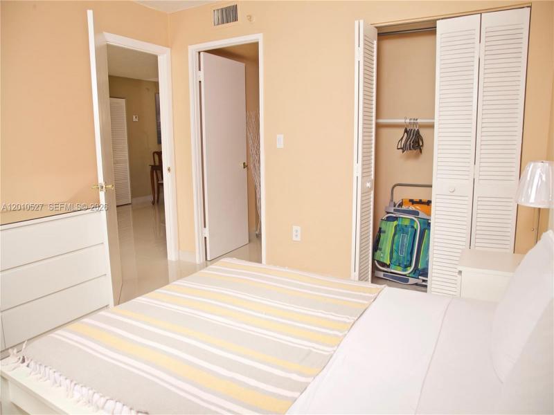 Apartment for rent at Winston Towers 1107