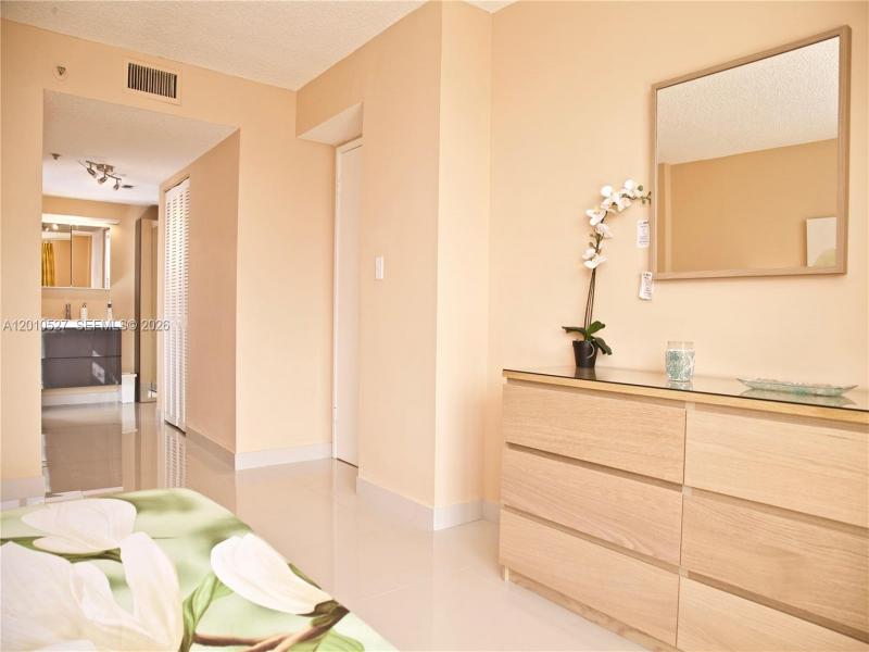 Apartment for rent at Winston Towers 1107