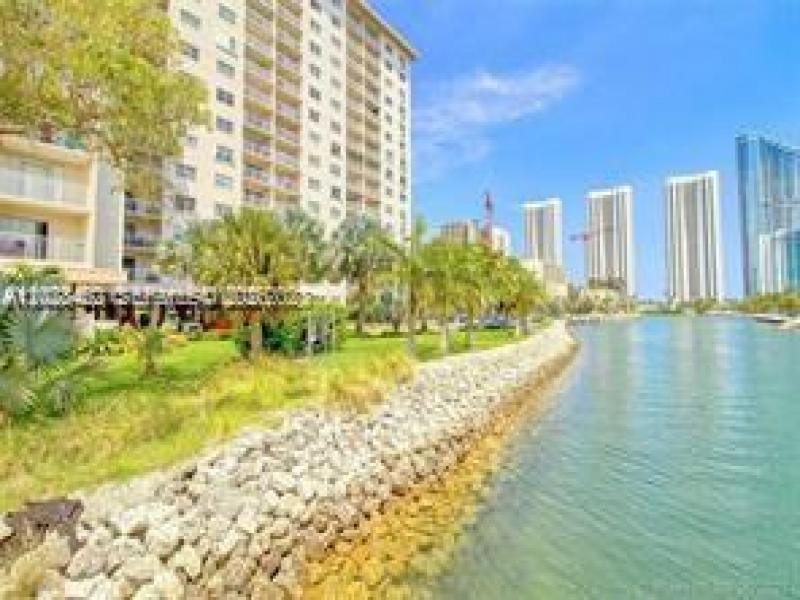 Alquiler de apartamento en Coastal Towers 104