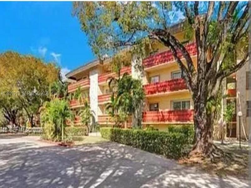 Villa Capri Apt #304