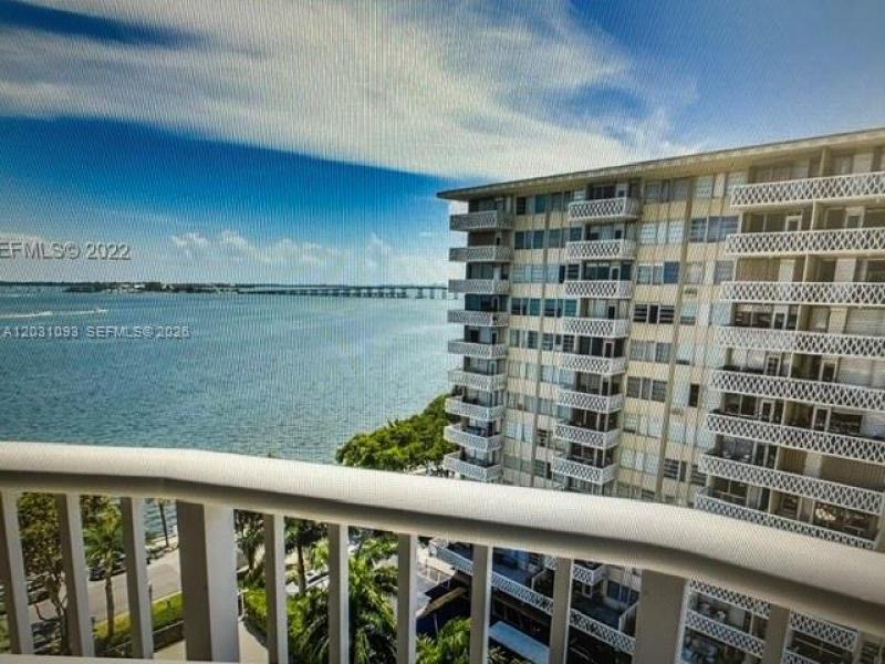 Comprar apartamento en Bayshore Place 1107C