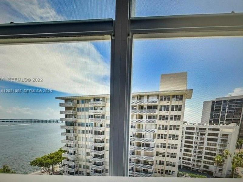 Comprar apartamento en Bayshore Place 1107C
