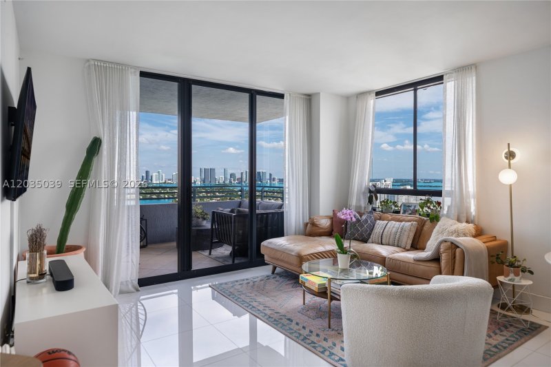 Comprar apartamento en Waverly 3001