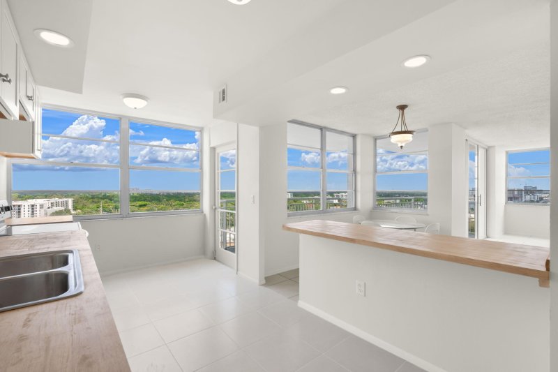 Condo for sale at Del Prado South Tower 1704-1