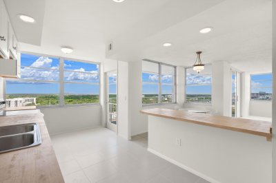 Del Prado Aventura Apt #1704-1