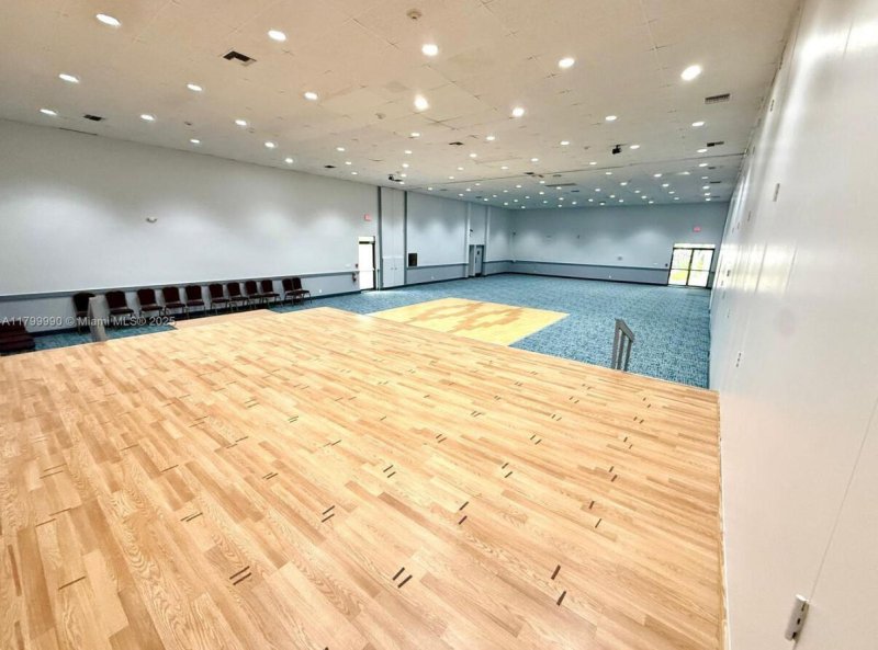Condo for sale at Plaza of the Americas 816