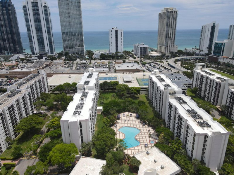 Condo for sale at Plaza of the Americas 816