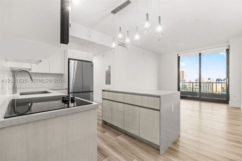 Apartment for rent at Mondrian Hallandale 906