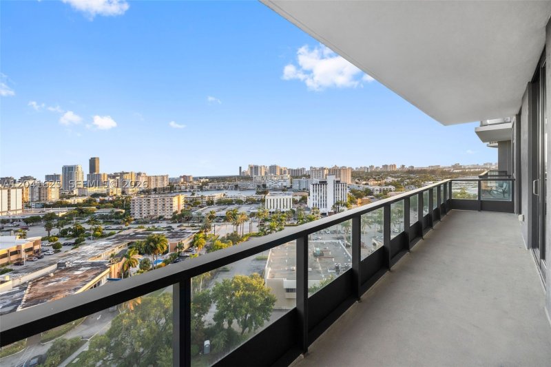 Apartment for rent at Mondrian Hallandale 906