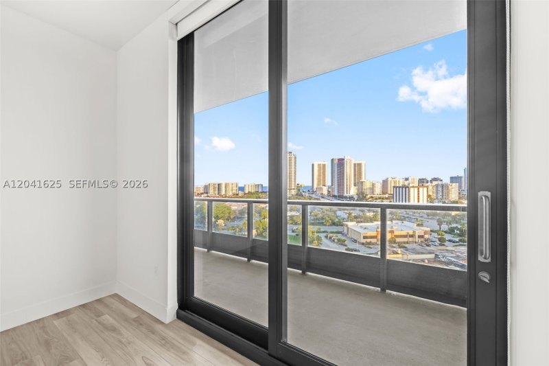 Apartment for rent at Mondrian Hallandale 906