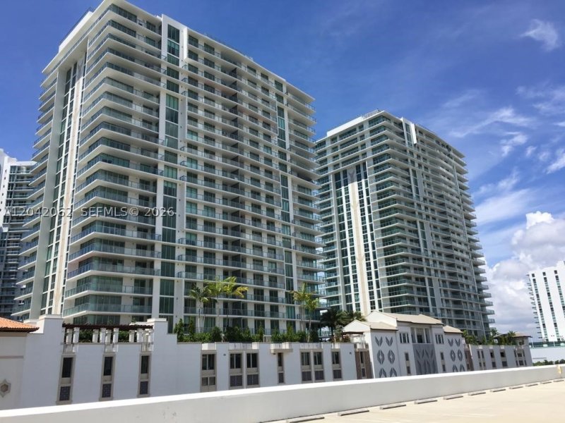 Comprar apartamento no Parque Towers at St. Tropez 5-2503