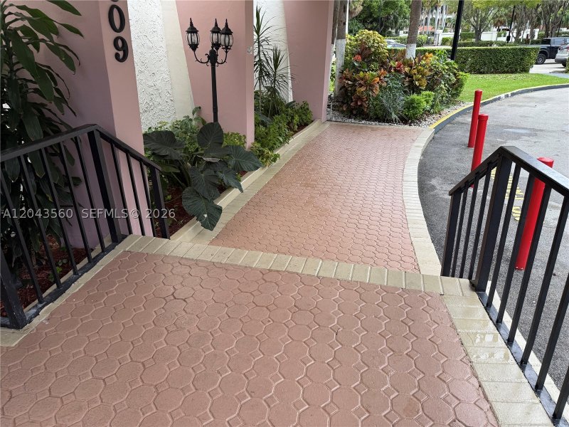 Apartment for rent at Plaza of the Americas 508