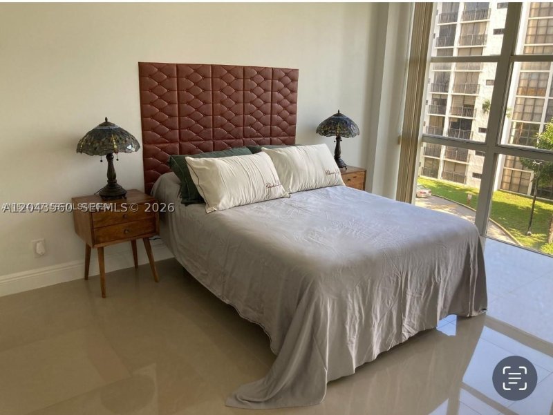 Apartment for rent at Plaza of the Americas 508