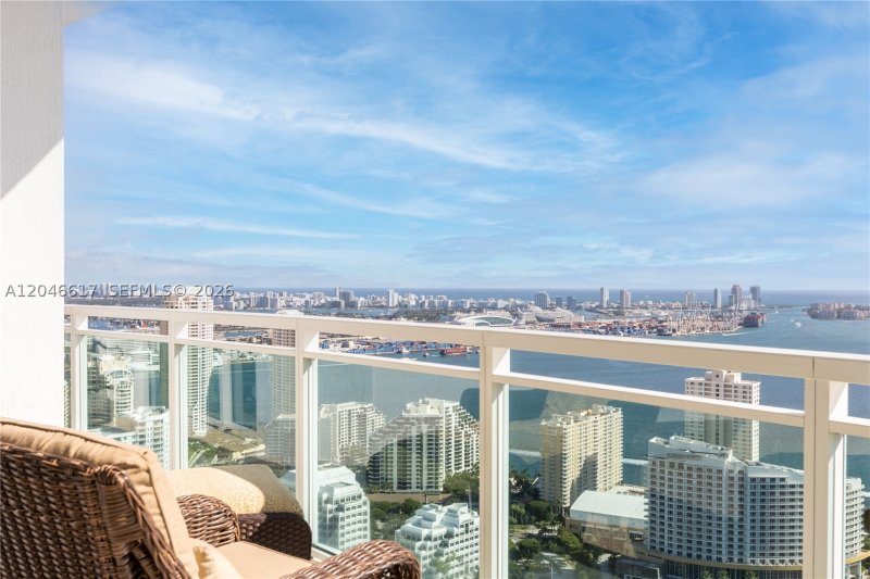 Condo for sale at The Plaza Tower I 5011