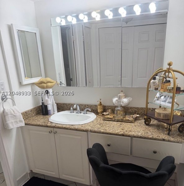 Condo for sale at Arlen House 1208