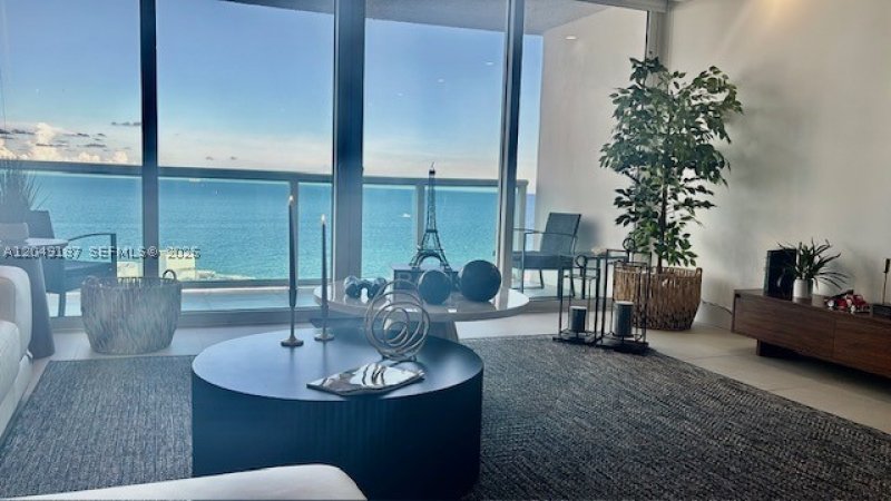 Condo for sale at Arlen House 1906