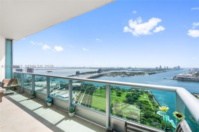 900 Biscayne Apt #3704