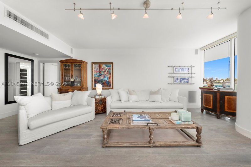 Condo for sale at Bristol Tower 1006
