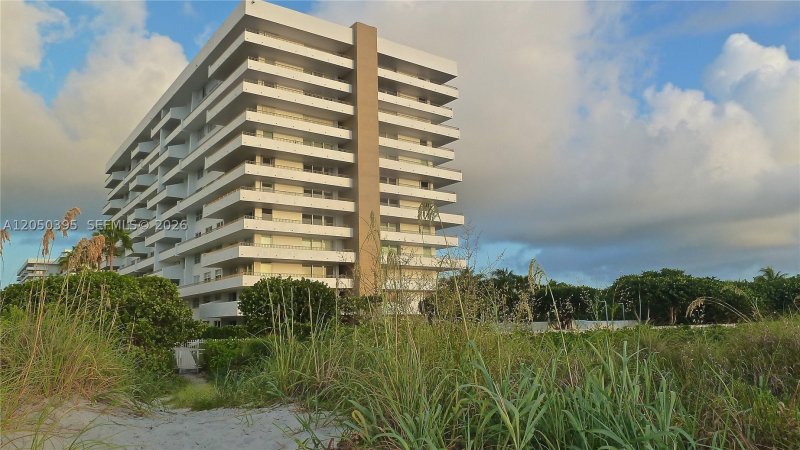 Commodore Club East Apt #412