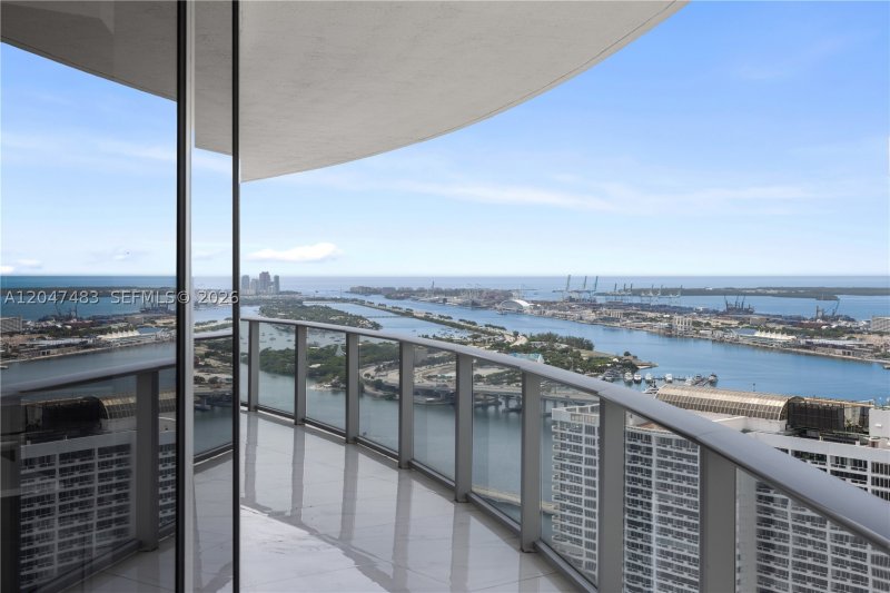 Comprar apartamento en Aria on The Bay 4900
