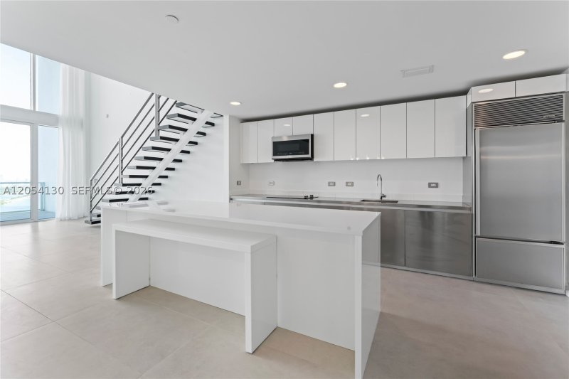 Aluguel de apartamento no Ten Museum Park 3802