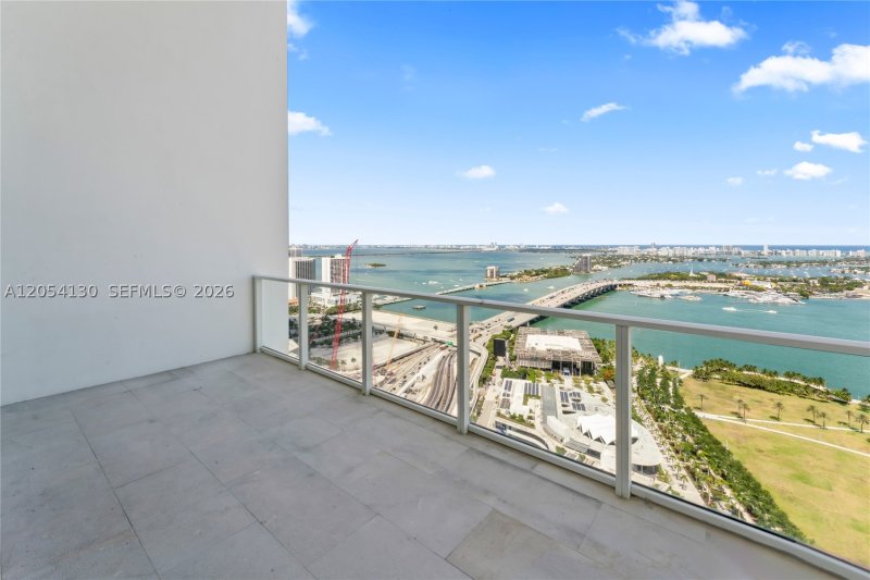 Aluguel de apartamento no Ten Museum Park 3802
