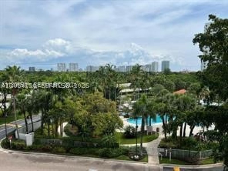Apartment for rent at Parc Central Aventura 512