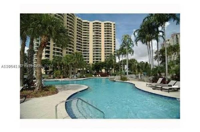 Apartment for rent at Parc Central Aventura 512