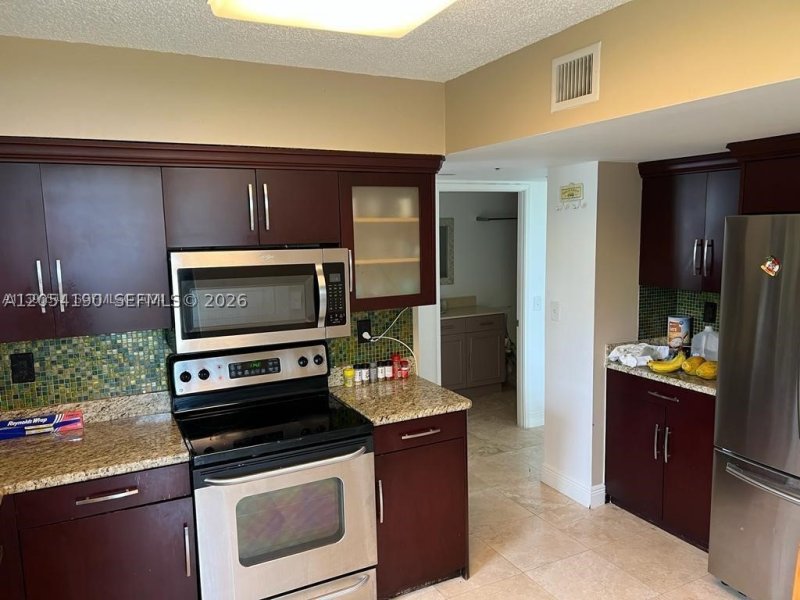 Apartment for rent at Parc Central Aventura 512