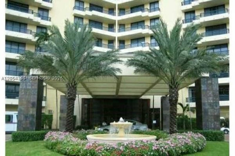 Apartment for rent at Parc Central Aventura 512