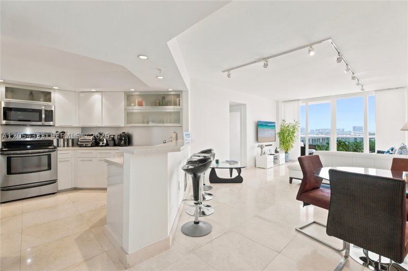 Apartment for rent at Sunset Harbour North 803