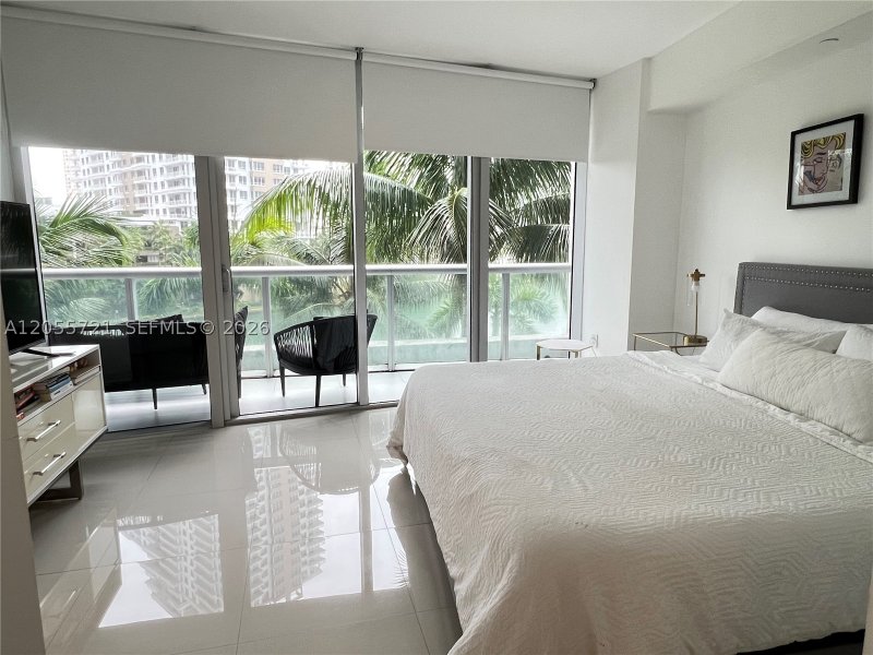 Condo for sale at Icon Brickell Tower II BAY406