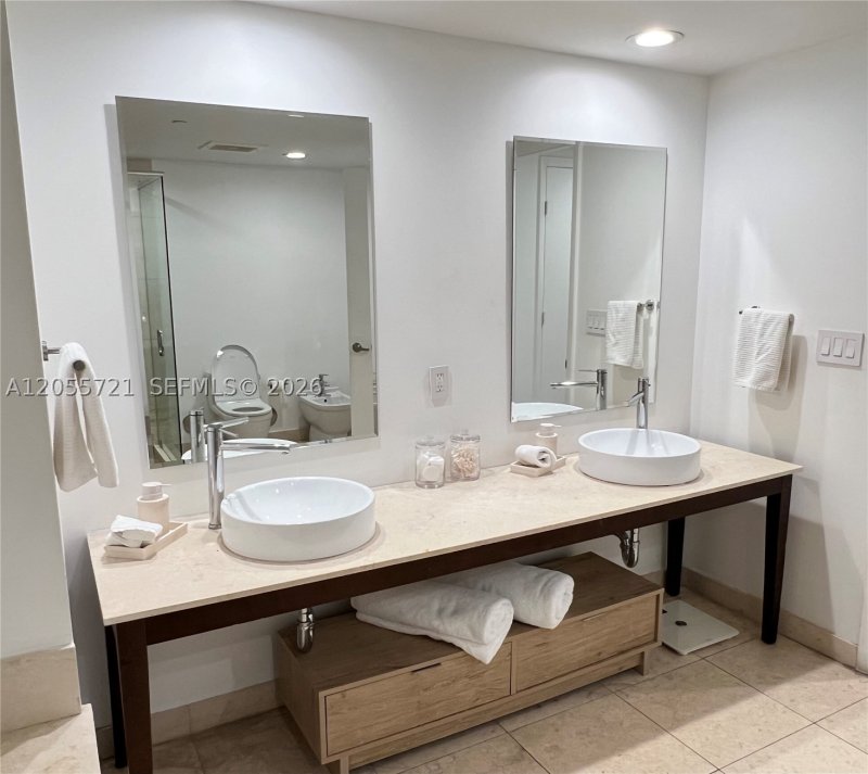 Condo for sale at Icon Brickell Tower II BAY406