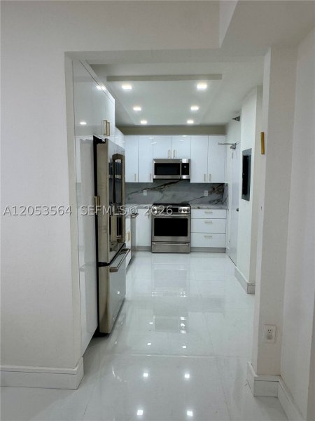 Condo for sale at The Plaza Bal Harbour 606