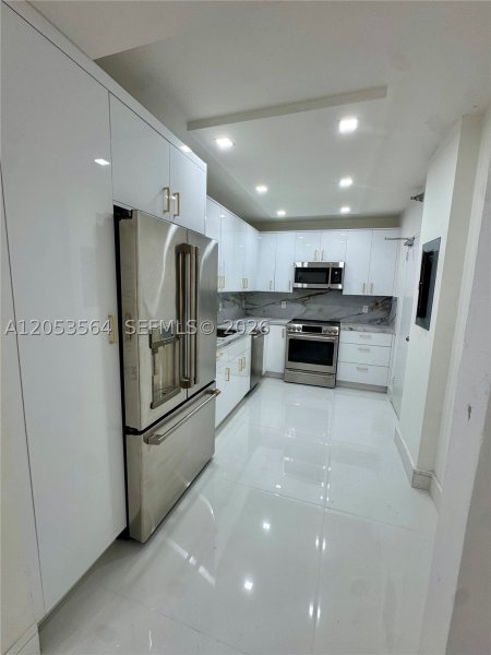 Condo for sale at The Plaza Bal Harbour 606