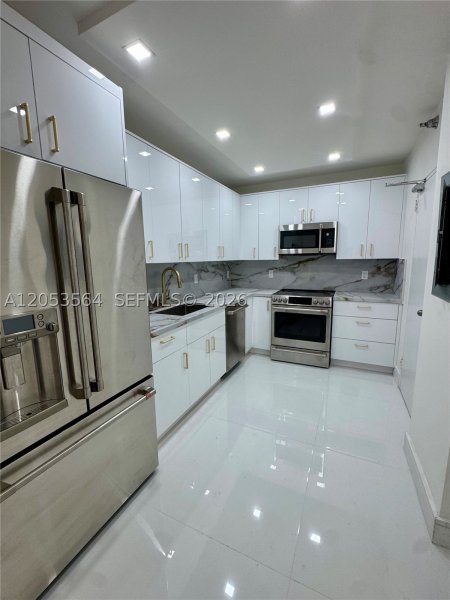 Condo for sale at The Plaza Bal Harbour 606