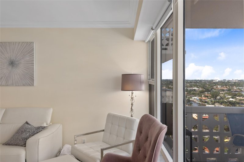 Apartment for rent at Ocean Summit 1516